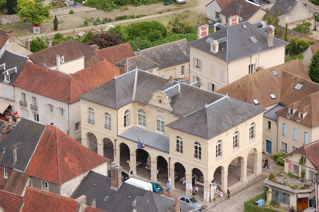 Mairie-halle de La-Roche-Guyon