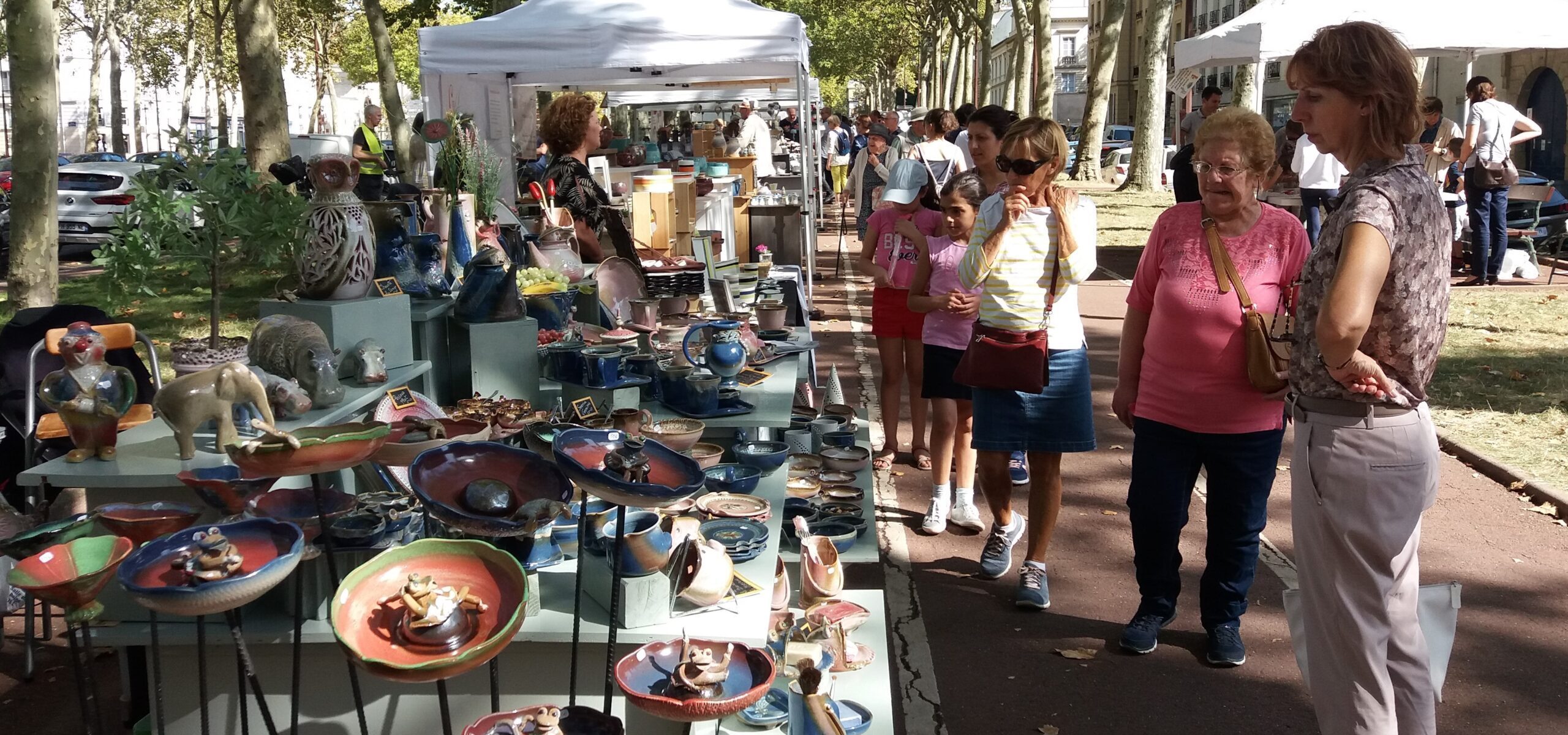 Le marché sous les arbres