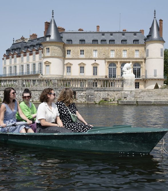 Promenade en barque sur le canal