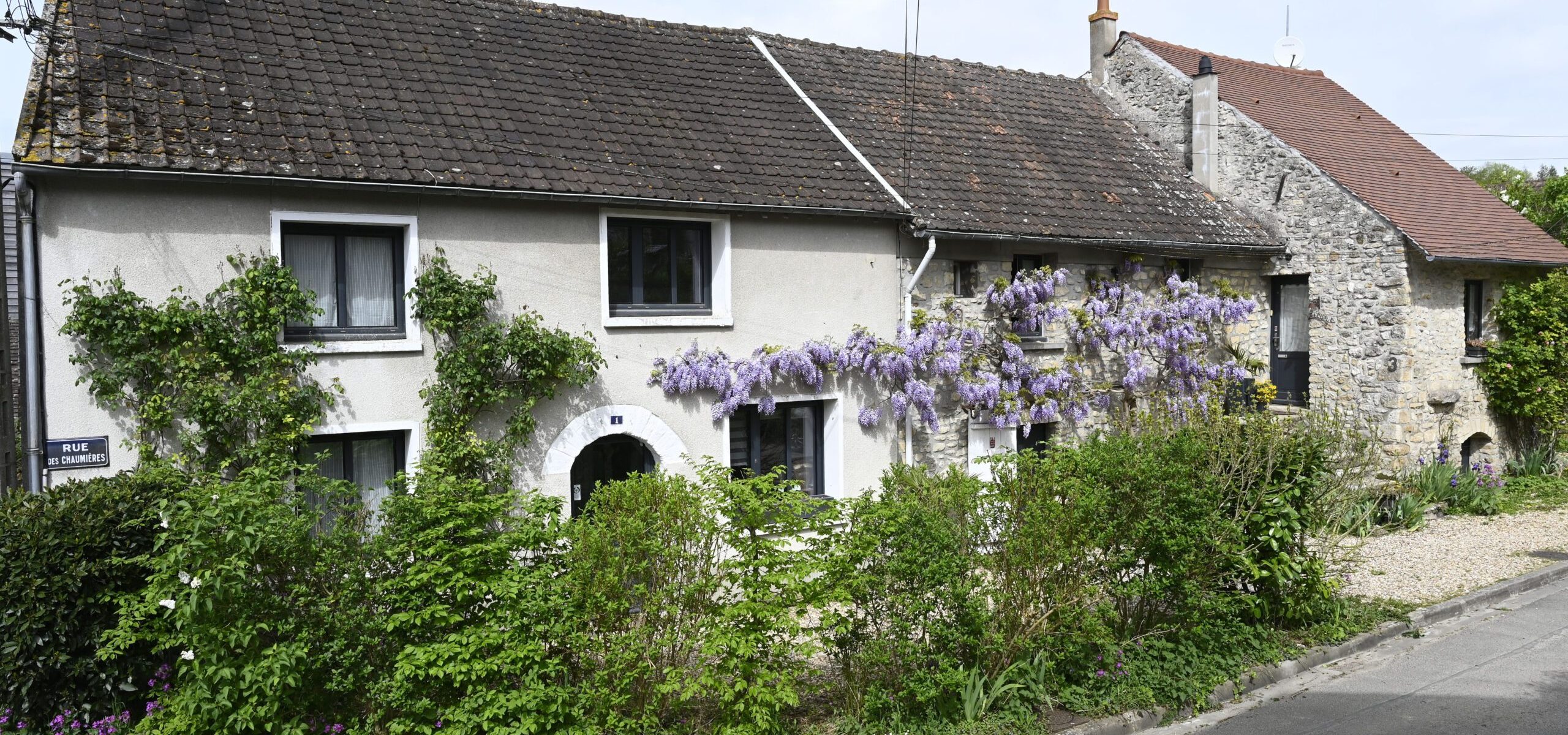 Façade maison du 1 et des propriétaires